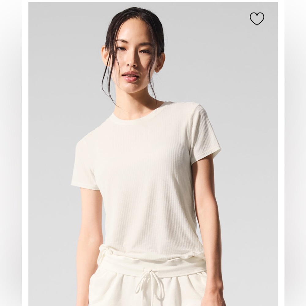 ALO YOGA Ribbed Sea Coast Tee in Ivory